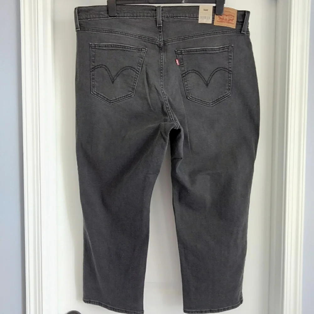 NWT 24W Levi's Wedgie Straight Distressed Jeans - Picture 2 of 14